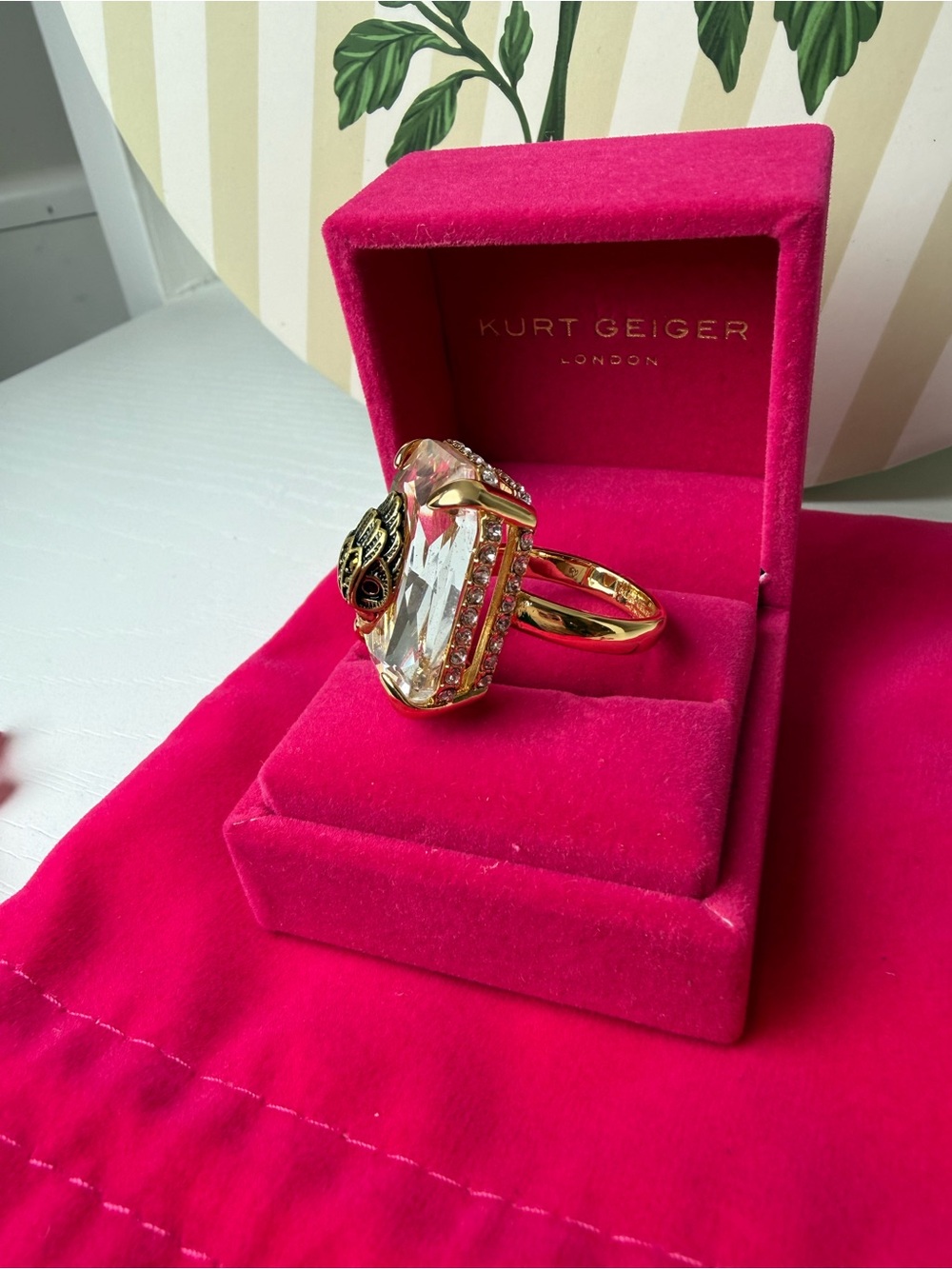Kurt Geiger London Eagle Crystal Ring Gold Statement Ring Size 9 NWT - Picture 3 of 5